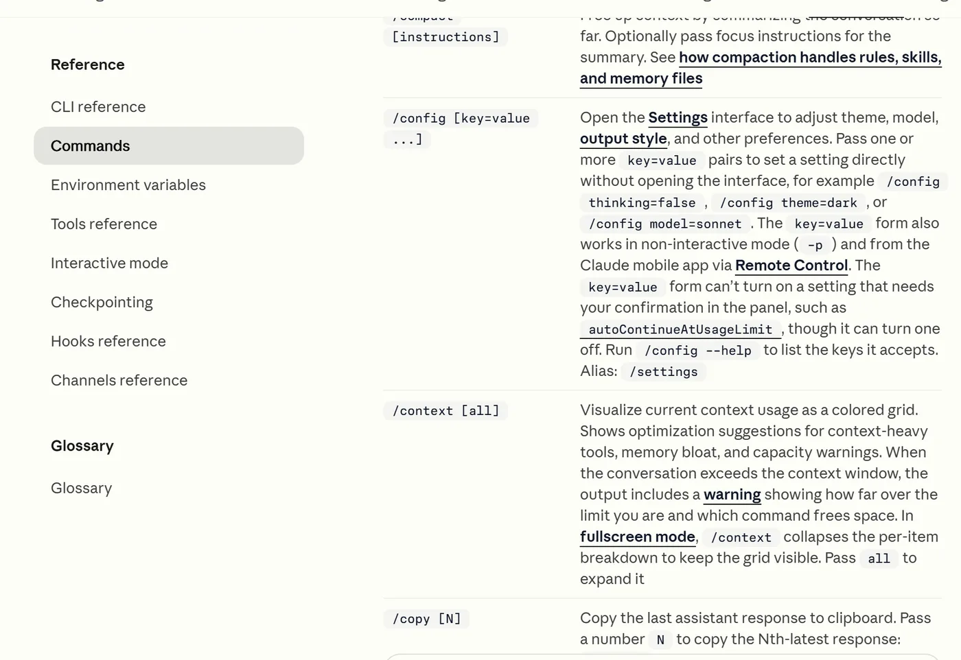 Page « Commands » de la doc officielle de Claude Code, avec les descriptions de /config et /context